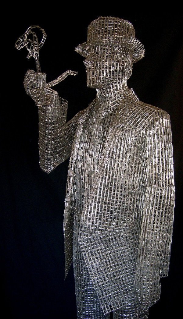 Artist Creates Intricate Sculptures Using Paperclips