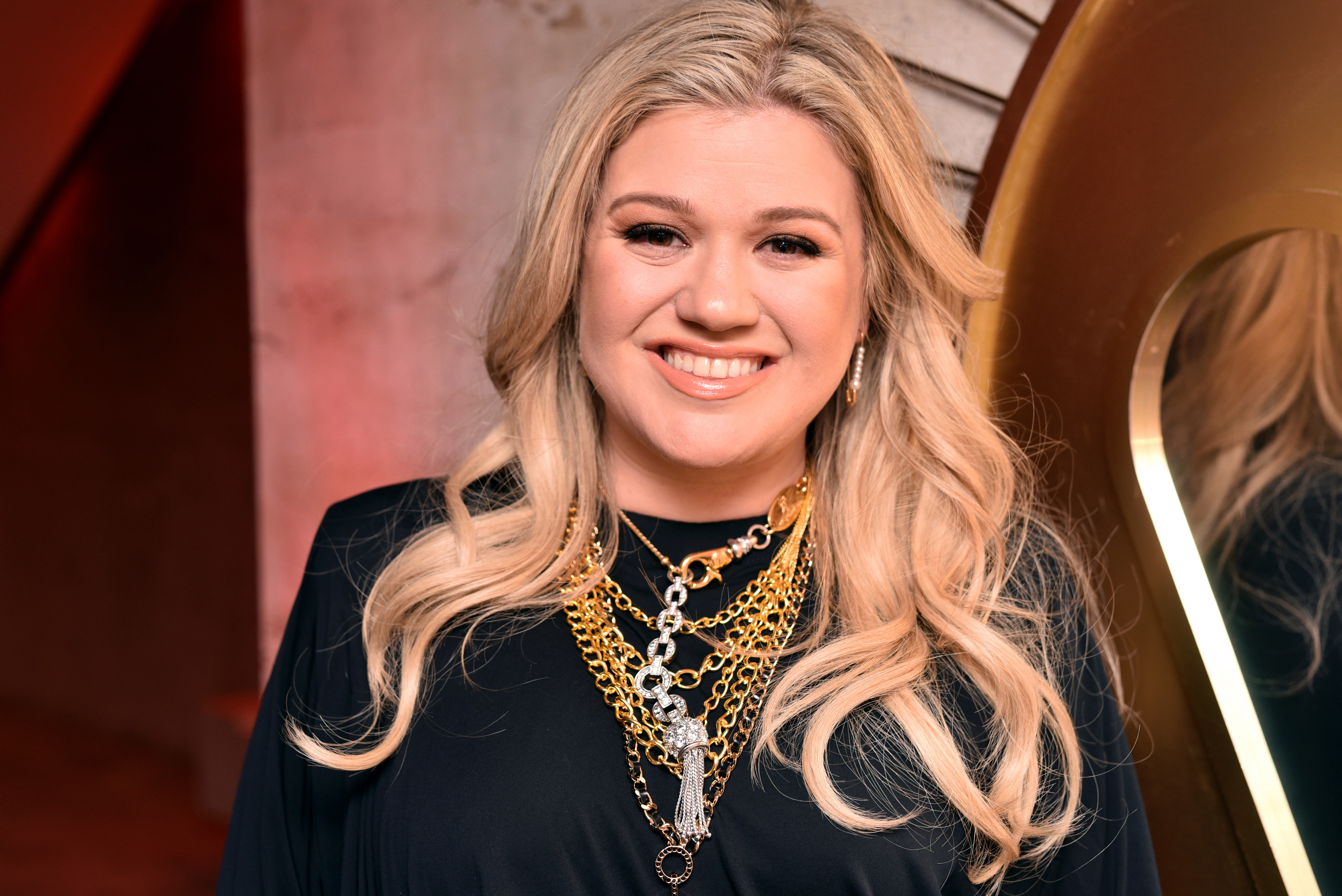 Kelly Clarkson Weight Gain: Why u0027The Voiceu0027 Coach Decided to Shed Pounds