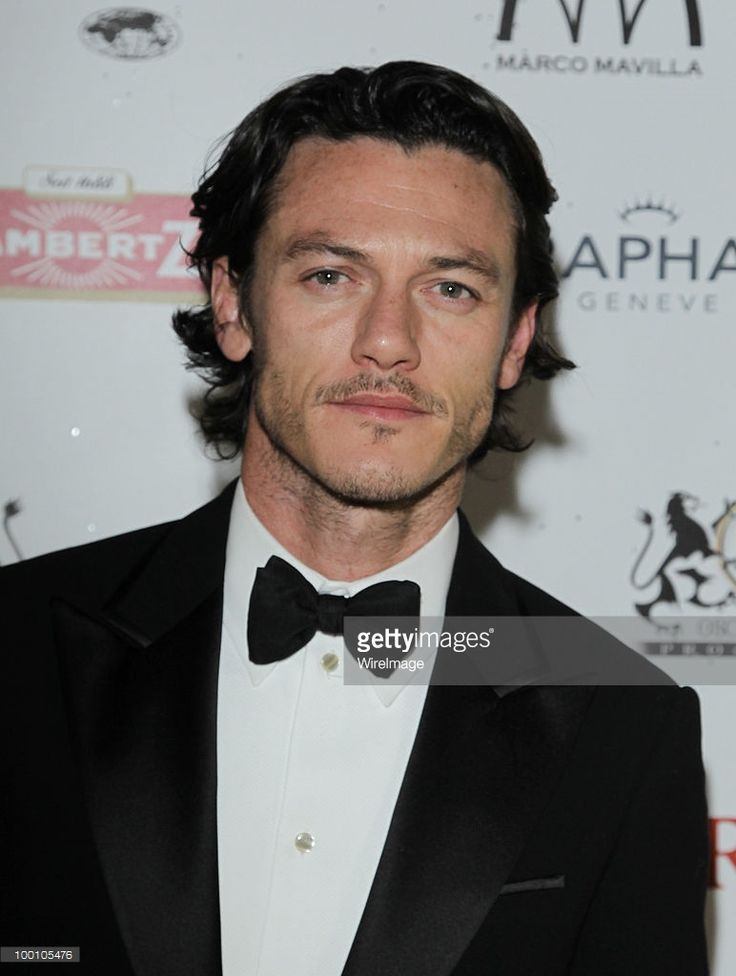 Actor Luke Evans attends the Artists for Peace and Justice Fundraiser. hdclipartall.com  Fotografia de
